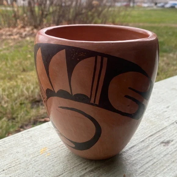 Beautiful Signed, Vintage Hopi Pottery Vase by Renowned Potter Frieda Poleahla - Picture 2 of 12